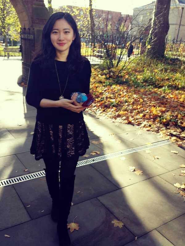 美女博士实验照走红 征男友回家过年