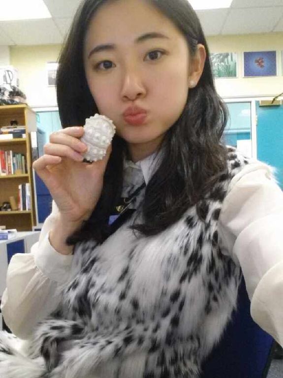 美女博士实验照走红 征男友回家过年