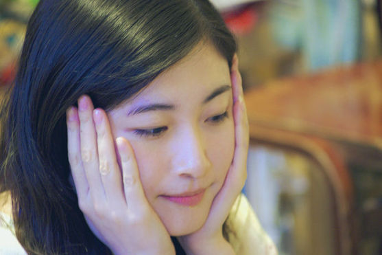 美女博士实验照走红 征男友回家过年