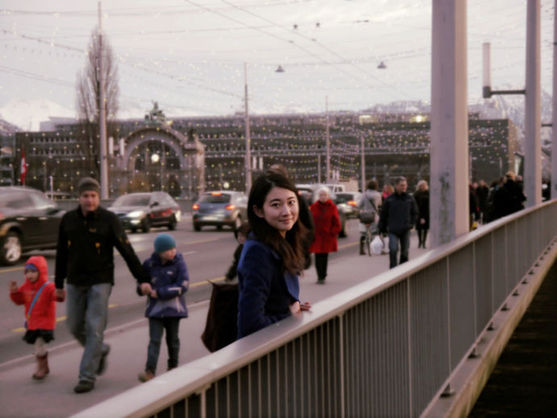 美女博士实验照走红 征男友回家过年