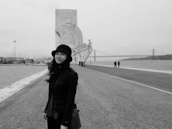 美女博士实验照走红 征男友回家过年