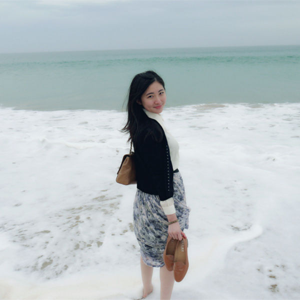 美女博士实验照走红 征男友回家过年