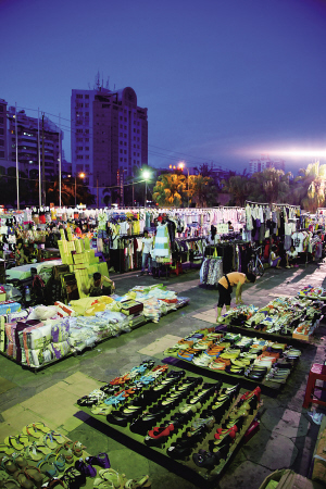 琼台人文  民风民俗     在海南,不是夜晚能摆摊的地方就叫夜市