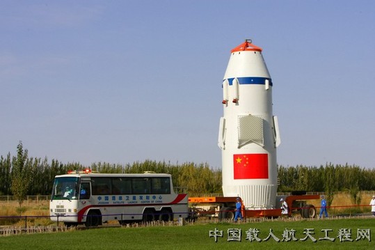 神舟六号 再巡九霄--中国载人航天工程实现多人多天飞行_中国空间载人空间历程_中国航天首次空间对接神八与天宫邀约相会_海口网