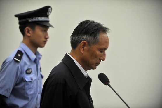 张曙光情妇在行贿人公司长期吃空饷 月薪1.6万
