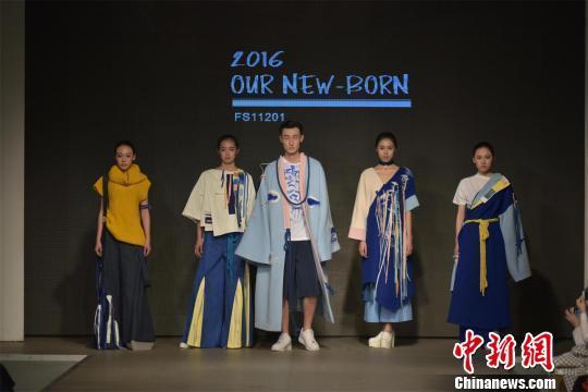 武汉纺织大学毕业生时装设计作品搬上t台 1800余套服装亮相