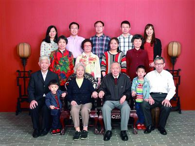全家福里的上海人家 一家门的故事在一张照片