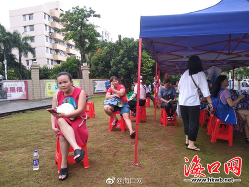 【关注2018海南高考】陪考妈妈:提前一个月订