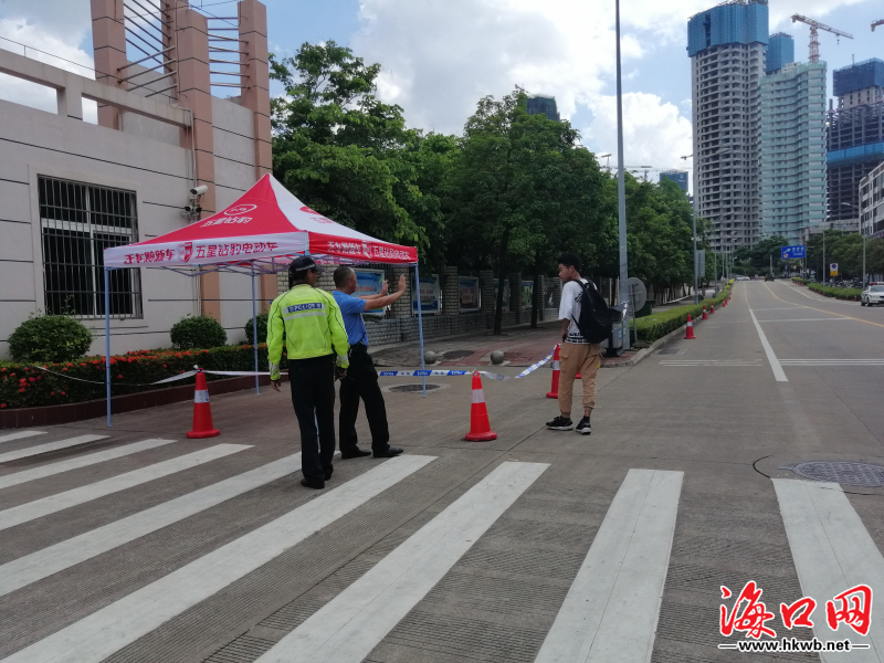 【2019高考直播】遗憾!考生迟到错过英语考试