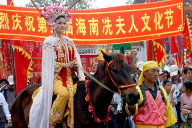 闹军坡是海南人特有的风情习俗.