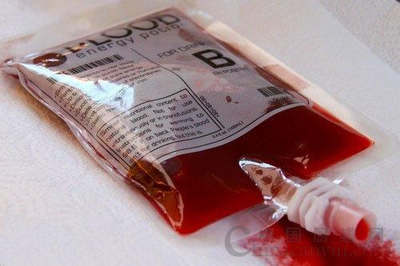 市民无偿献血,医院每400毫升的血却要收500块钱,红十字会将血卖给医院