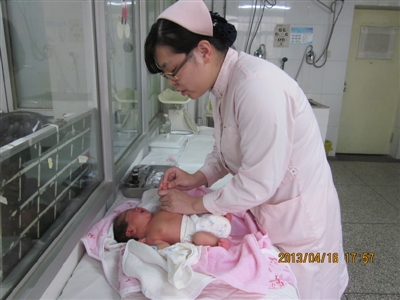 儿科<em>护士</em>陈洁:<em>淘气</em>宝宝到她怀里都变乖巧_六一